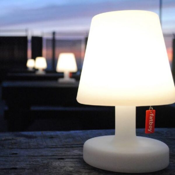 Edison the Petit: la lampada da tavolo per dentro e fuori